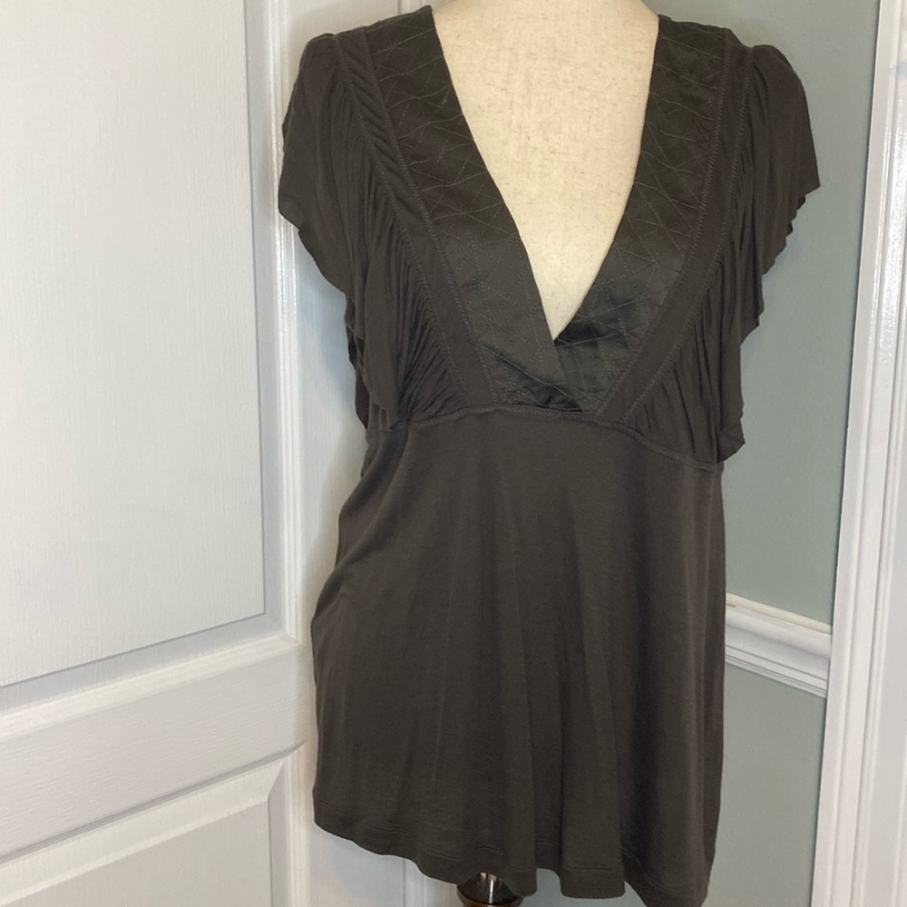 Women’s shirt, size medium